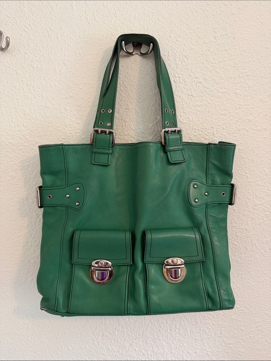 Marc Jacobs Handbags - Vintage Y2K Marc Jacobs Green Leather Women's Tote Bag with Front Pockets.